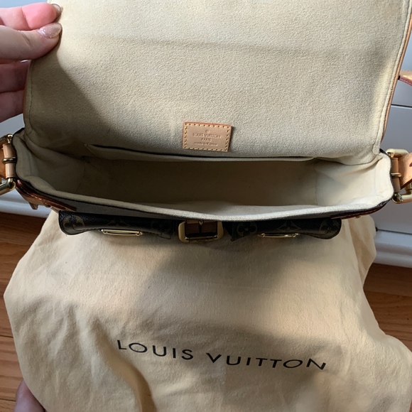 Louis Vuitton Hudson Bag - Picture 7 of 15